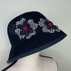 Da-me Black Felt hat with flower embellishment made in Italy